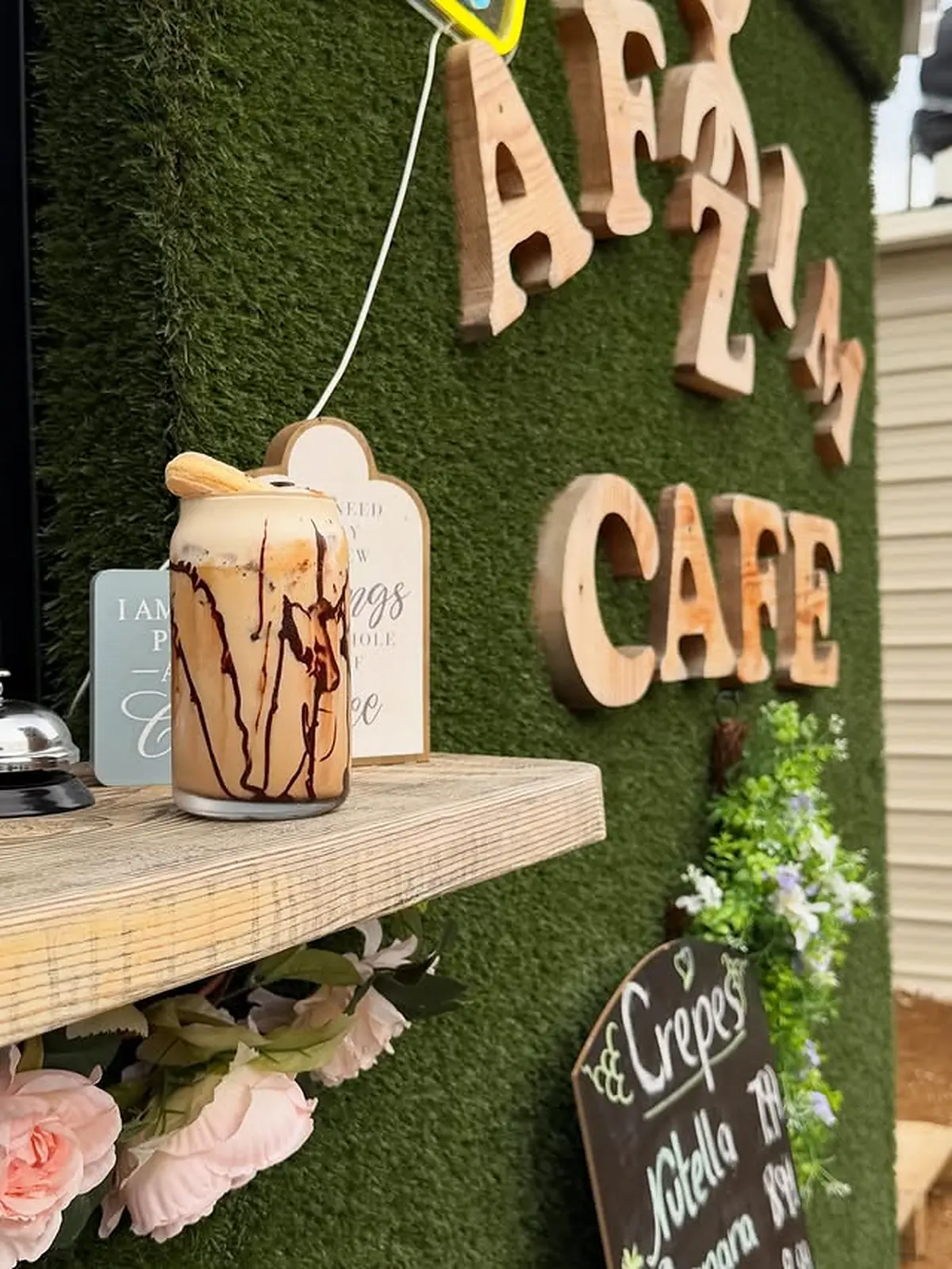 Iced tiramisu latte
